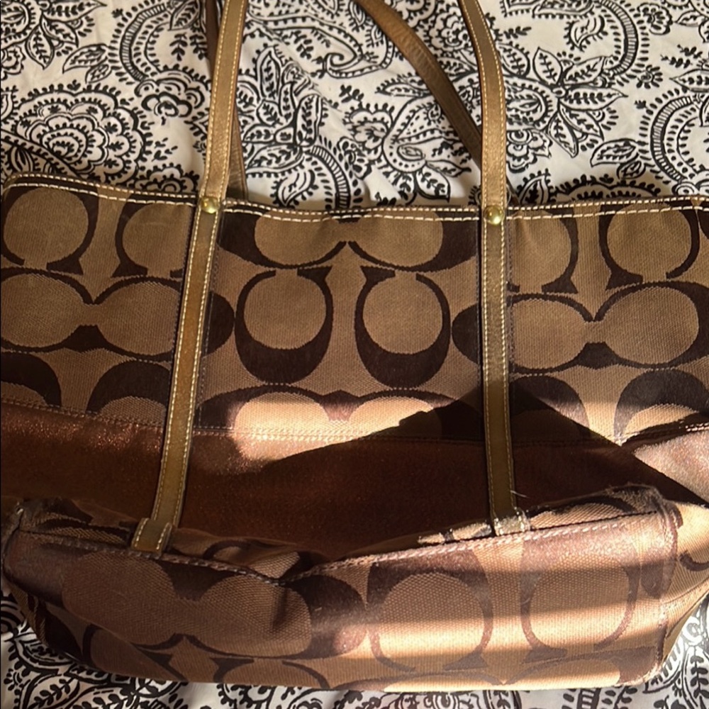 Stunning chocolate brown Coach shoulder bag